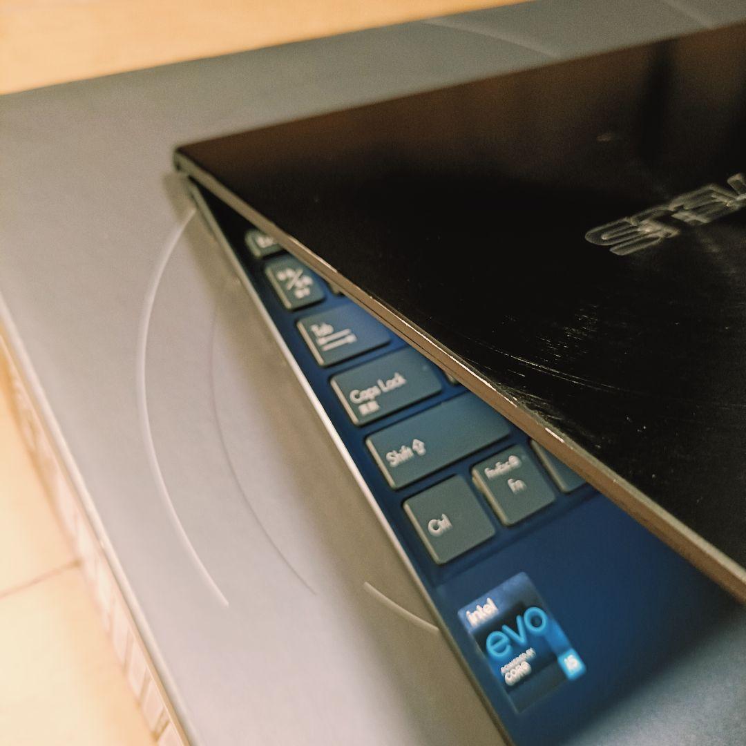 有機EL】ASUS ZenBook 13、 16GBメモリ、 ケース・箱付