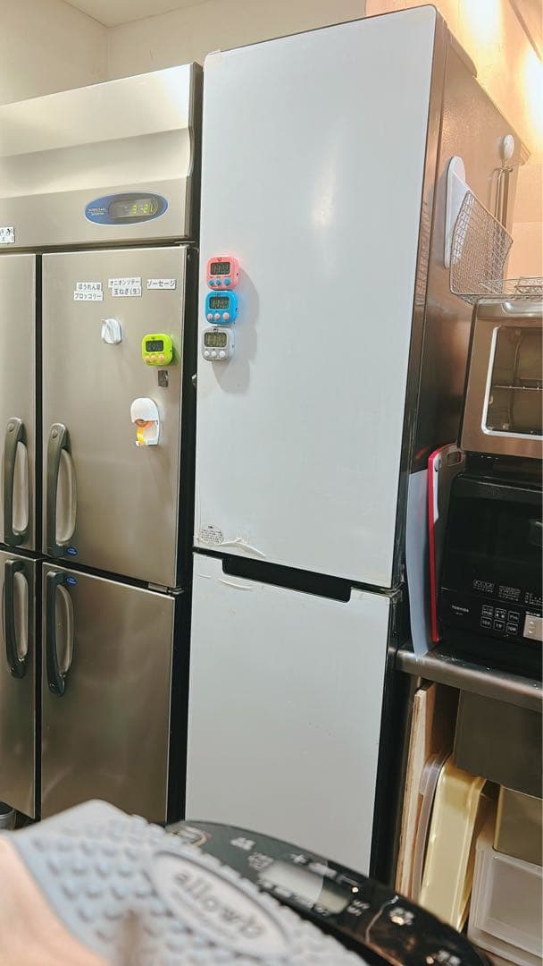 ホワイト冷蔵庫 IWBLP70003B 175cm