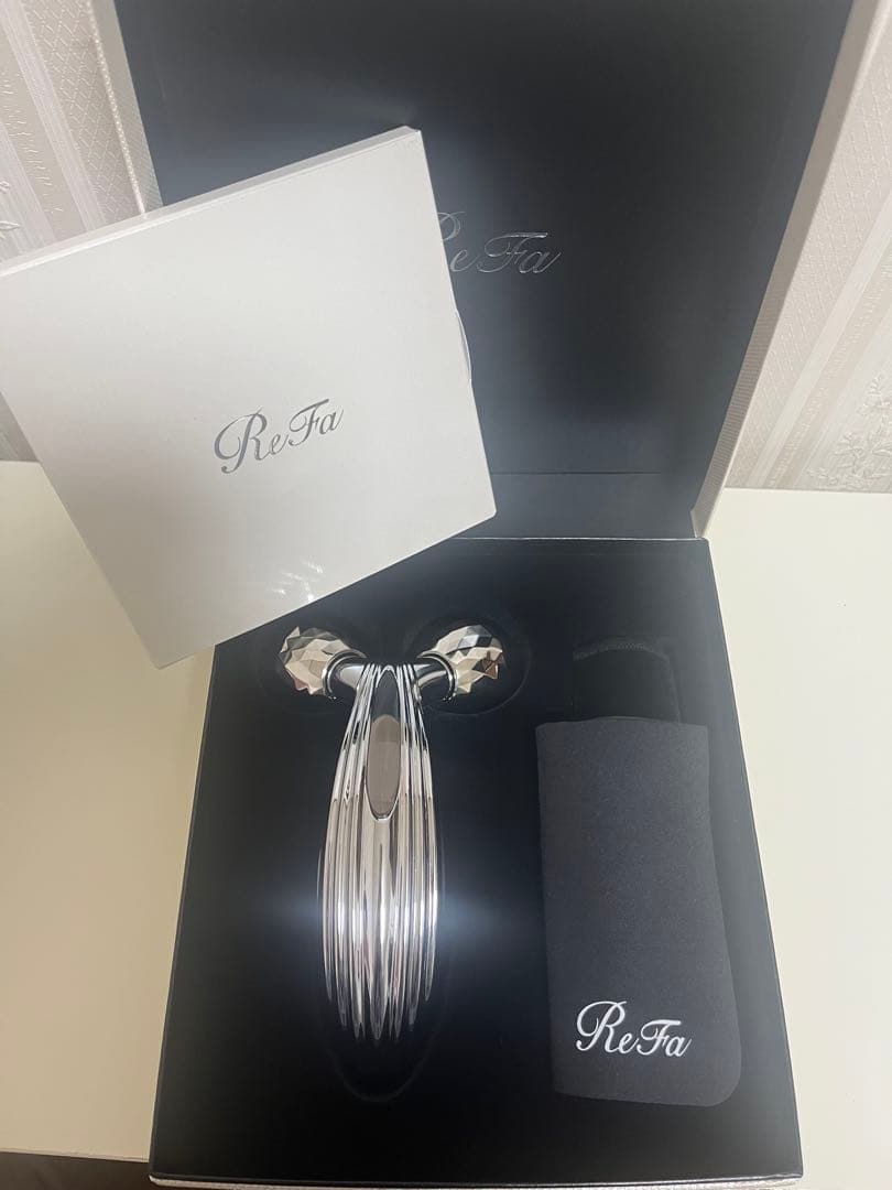 【新品未使用】ReFa リファカラットレイ　美顔ローラー 専用ポーチ,クロス付き