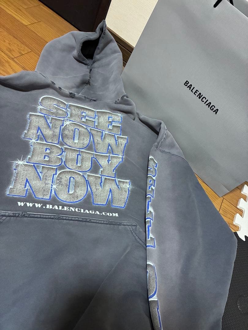 平本蓮着用 BALENCIAGA SEE NOW BUY NOW パーカー - メルカリ
