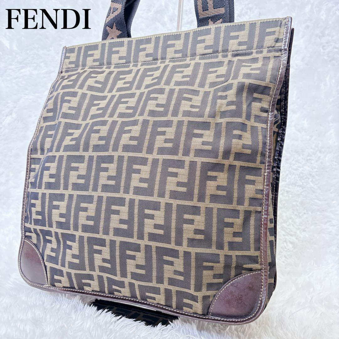 美品　フェンディ　エコバッグ　折り畳み　ズッカ　トートバッグ　A4 レザー
