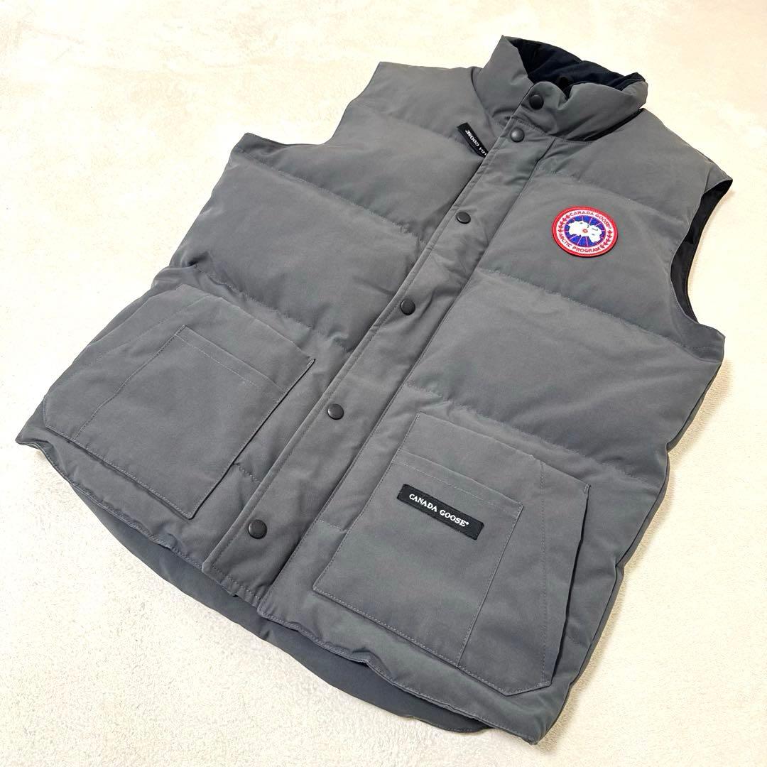 美品✨カナダグース　グレー　ダウンベスト　Mサイズ ロゴマーク　メンズ