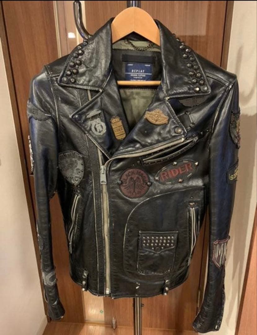 スタッズ付きブラックレザーライダースジャケット パンク グランジ