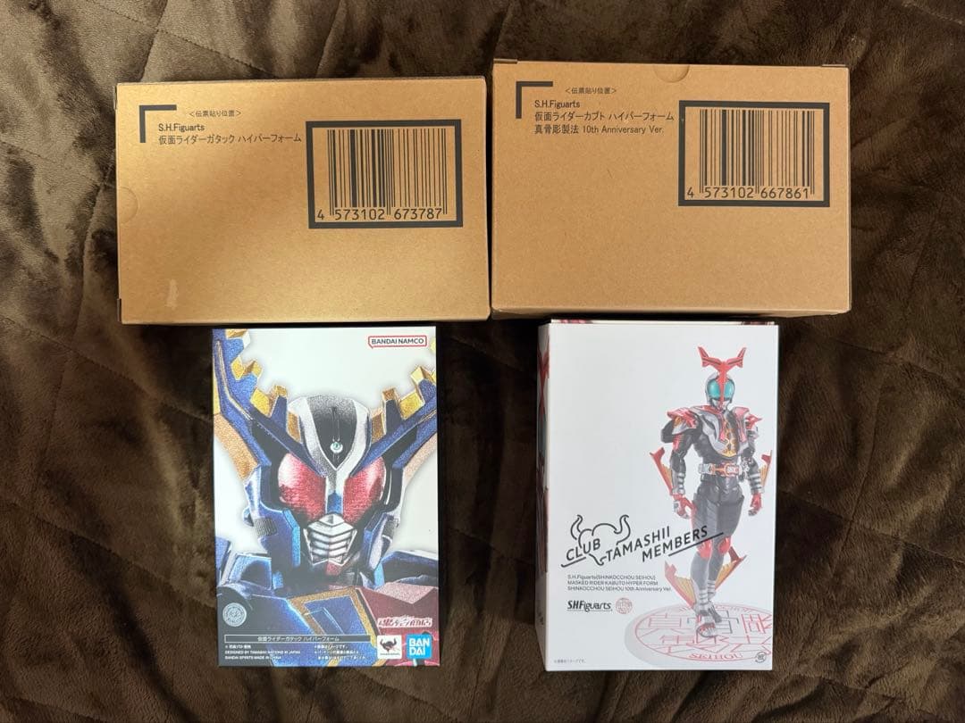 真骨彫 仮面ライダーハイパーカブト10th Ver. ハイパーガタックセット 誕生！ガタックハイパーフォーム！！」 ⁡ S.H.Figuarts（真骨彫製法