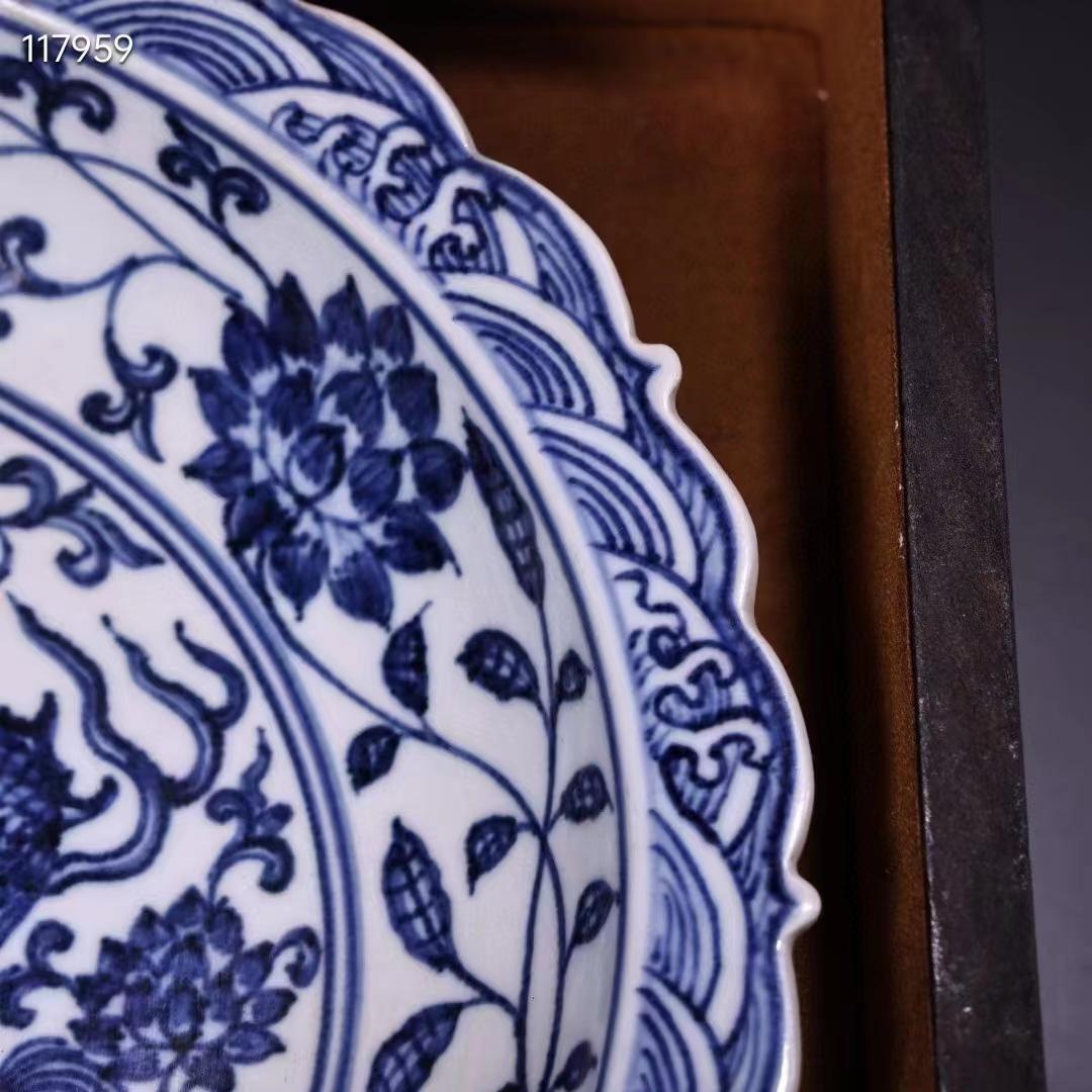 中国古美術・珍蔵收・藍釉青花龍図陶磁器皿・青花瓷器・陶芸・純手絵