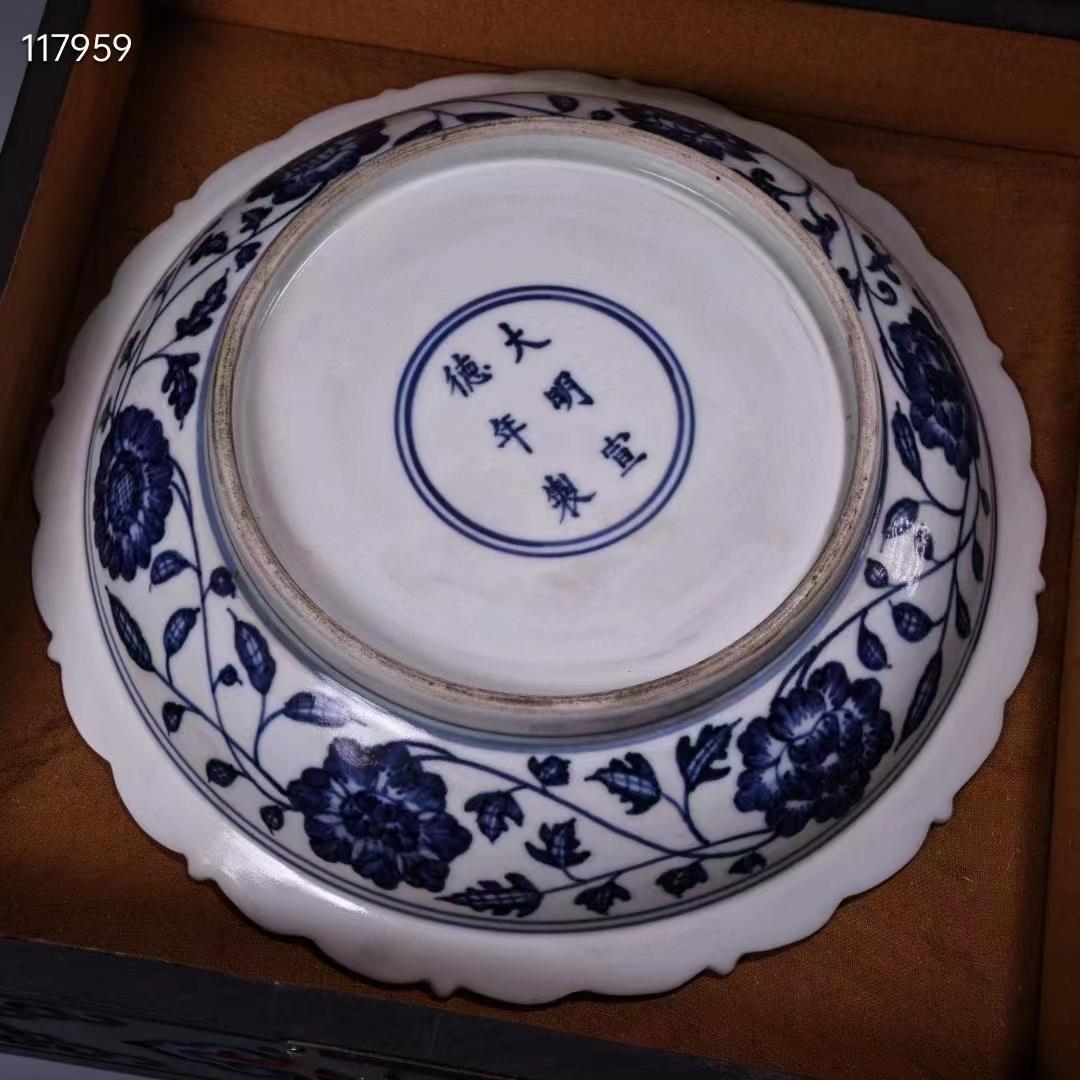 中国古美術・珍蔵收・藍釉青花龍図陶磁器皿・青花瓷器・陶芸・純手絵