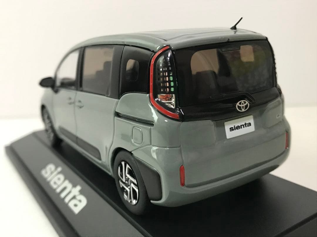 新型シエンタ 非売品カラーサンプル カーキ ミニカー 1/30 - メルカリ