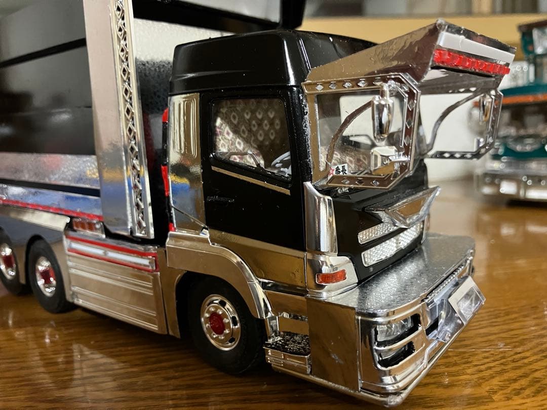 デコトラダンプ、1/32スーパーグレートデカ箱ダンプ、完成品 - メルカリ