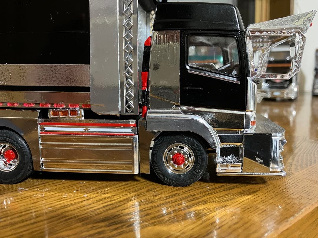 デコトラダンプ、1/32スーパーグレートデカ箱ダンプ、完成品 - メルカリ