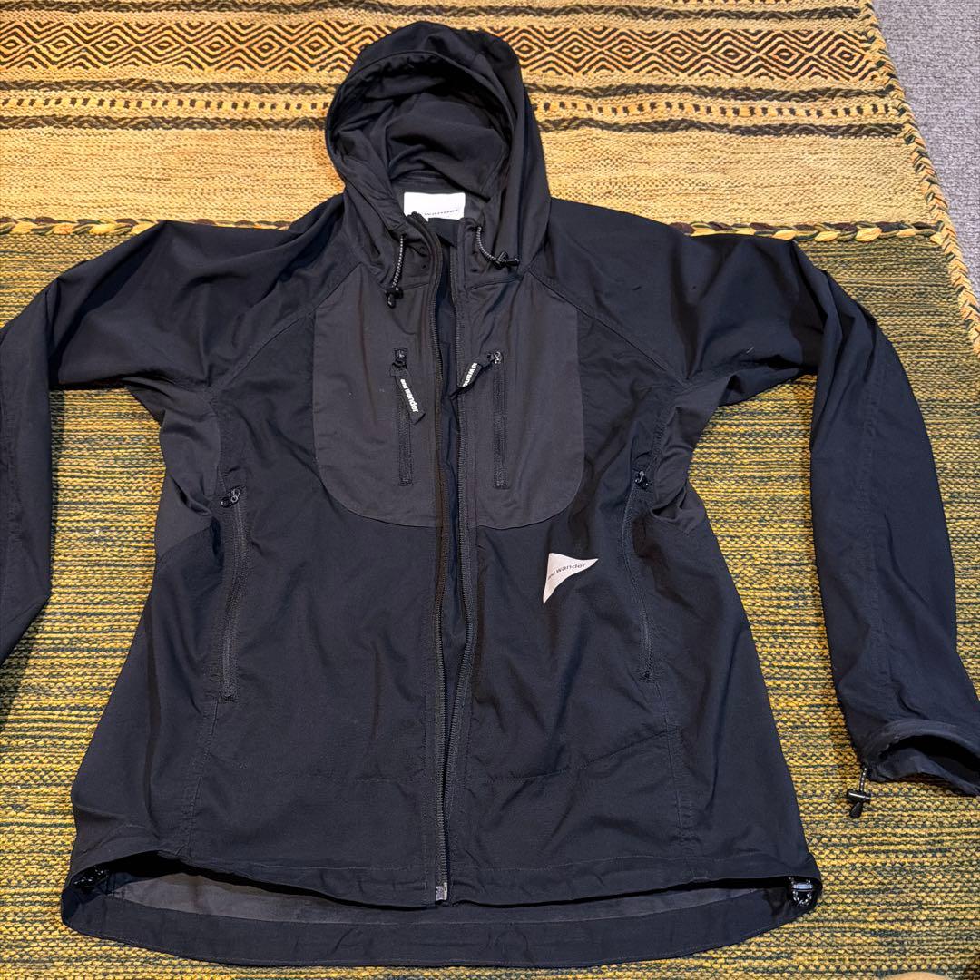 アンドワンダー and wander ブラック マウンテンパーカー