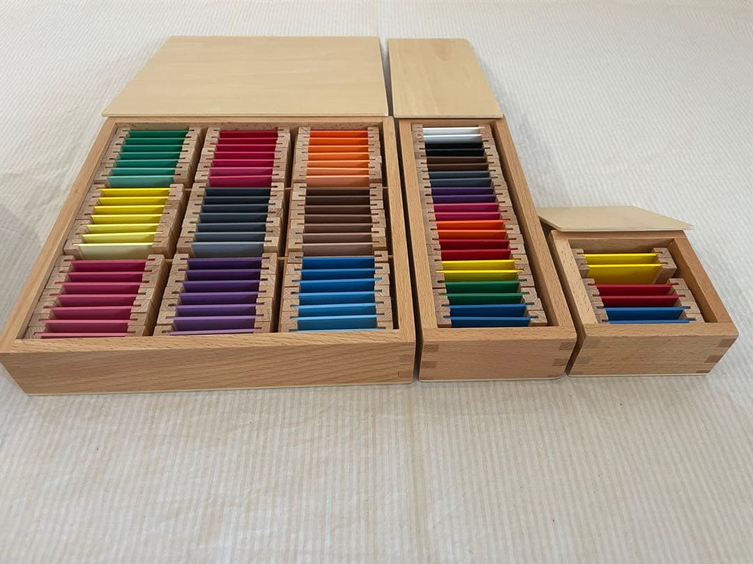 モンテッソーリ 色板　第1の箱　第2の箱　第3 の箱　木製知育玩具　色彩感覚