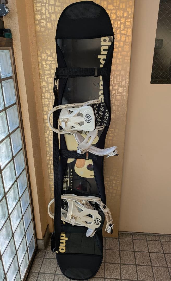 【軽量】スノーボード＆ ビンディング付き 黒/白