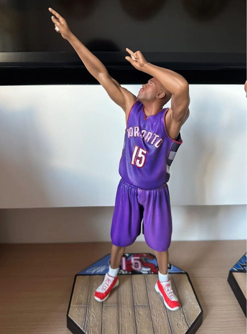ヴィンス・カーター　フィギュア　40センチ　1/6 NBA 673603-4.jpg