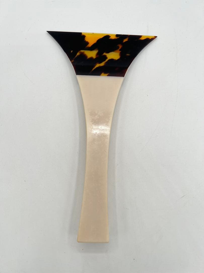 津軽三味線用 高級 べっ甲バチ 鼈甲撥 送料無料】 日本製 津軽三味線用 鼈甲(べっ甲)撥 154 黒水牛台 一枚物