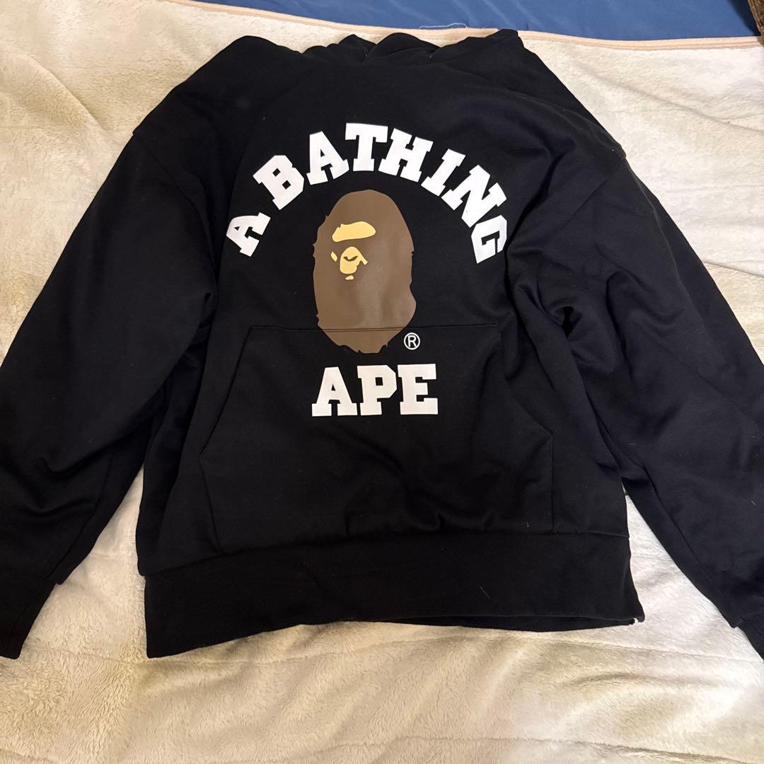 A・BATHING APE 黒パーカー