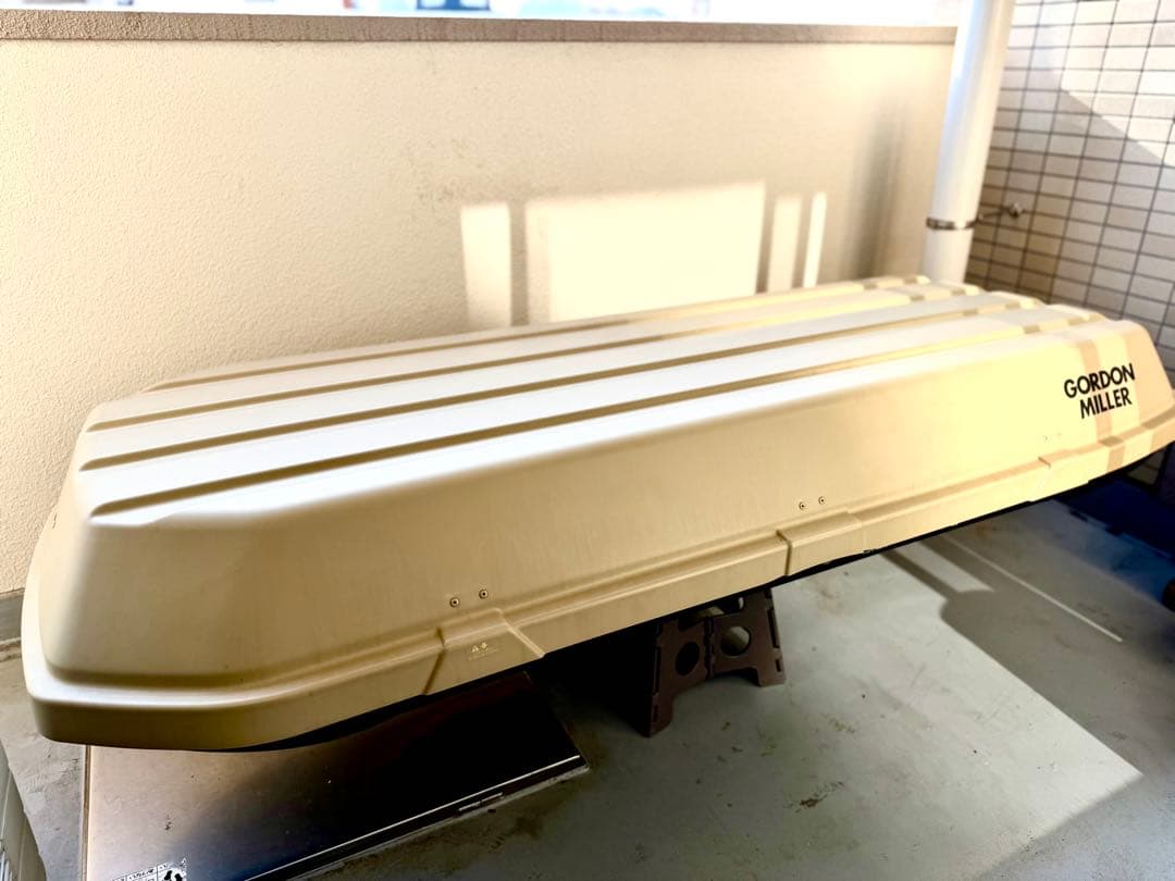 【さま】【GORDON MILLER】ルーフボックス（コヨーテ） 車中泊におすすめ 固定しやすいGORDON MILLERルーフボックス｜車両