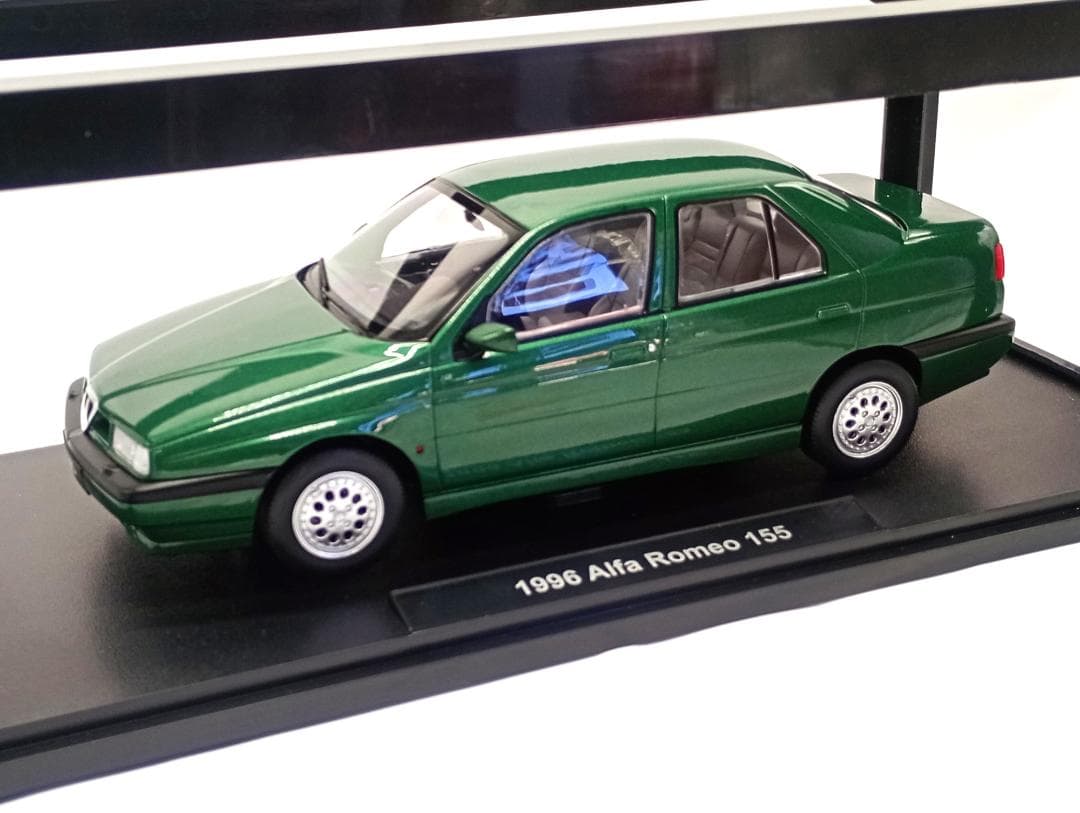 トリプル9 1/18 アルファロメオ 155 1996 (グリーンメタリック)