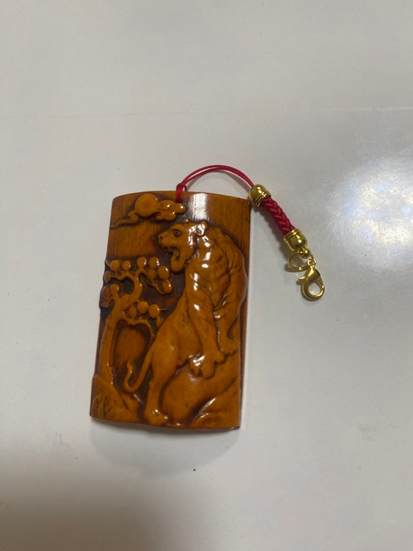 根付　時代物　材質不明　骨？ウニコール？鯨牙？セイウチ牙？送料無料 第21回 ウニコールとセイウチの見分け方