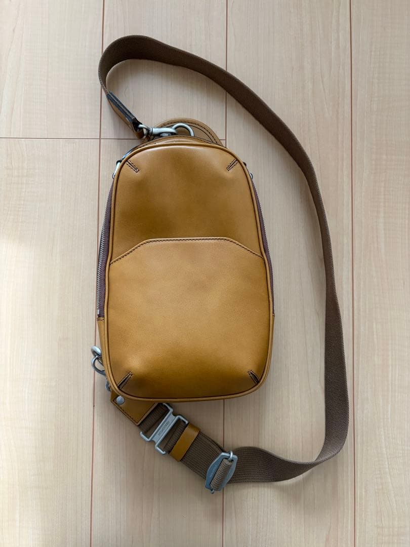 ERGOPPOCH エルゴポック ワキシングレザー ワンショルダー ボディバッグ