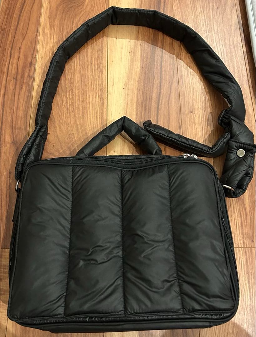 y*i様 美品　calin ショルダーバッグ　黒