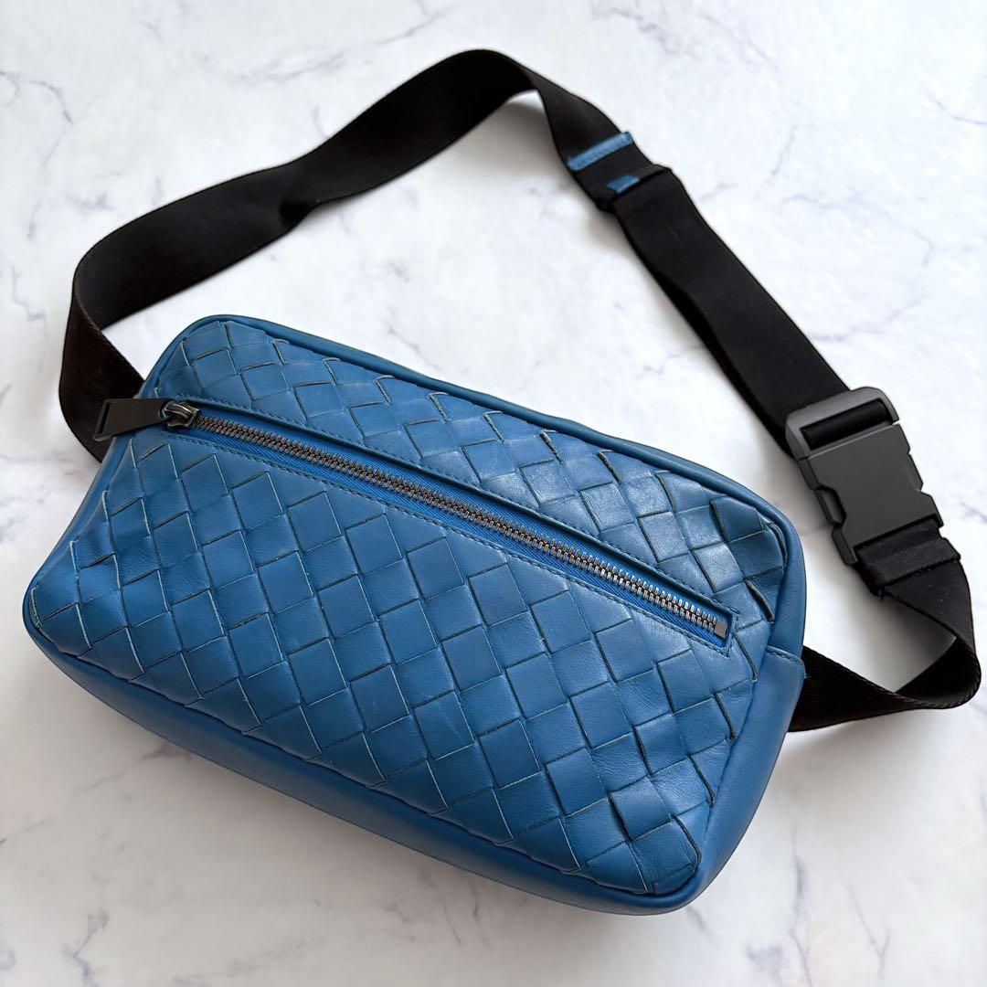 ボッテガヴェネタ イントレチャート ボディバッグ ブルー