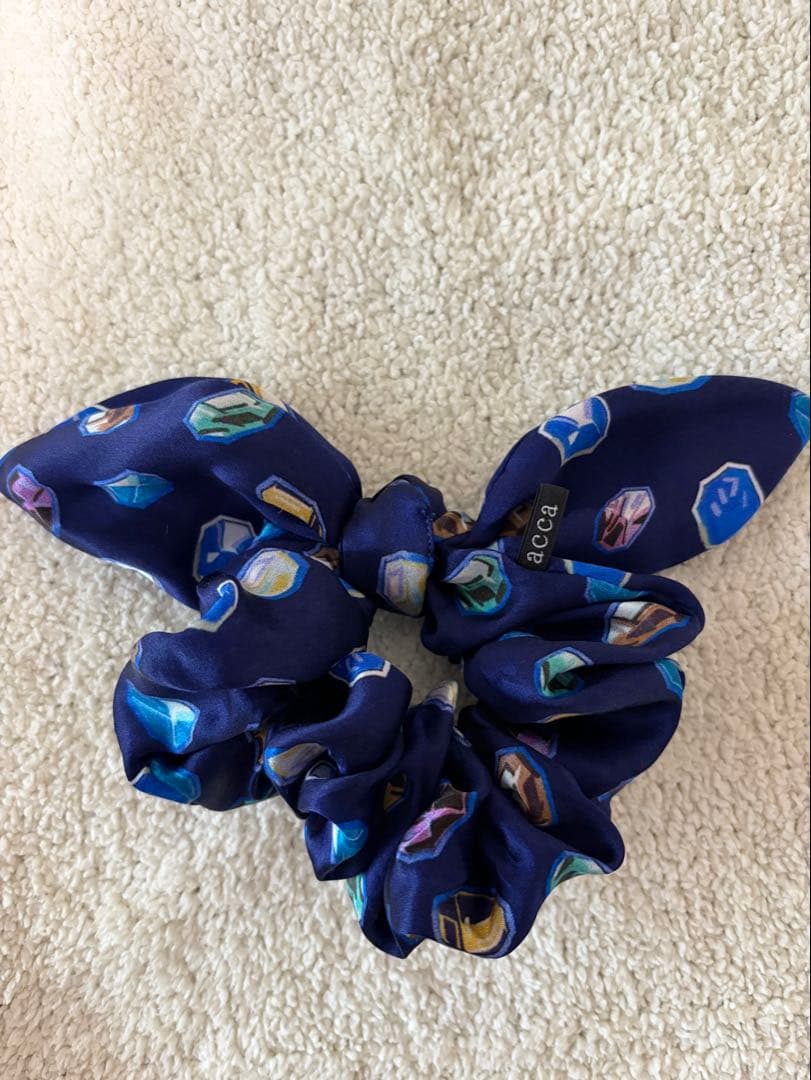 acca ネイビー クリスタル柄 シュシュ - メルカリ