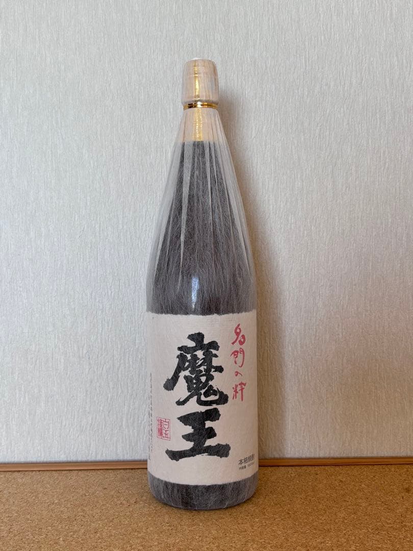 魔王 焼酎 1800ml 【詰日】 2024.08.22 魔王 芋焼酎 (まおう) 1800ml 〈専用化粧箱入〉/ 白玉醸造 【箱入