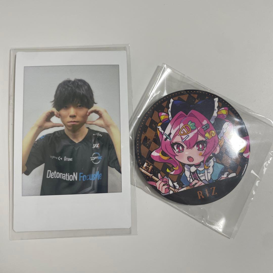 DFM リズ選手缶バッジ チェキ - メルカリ