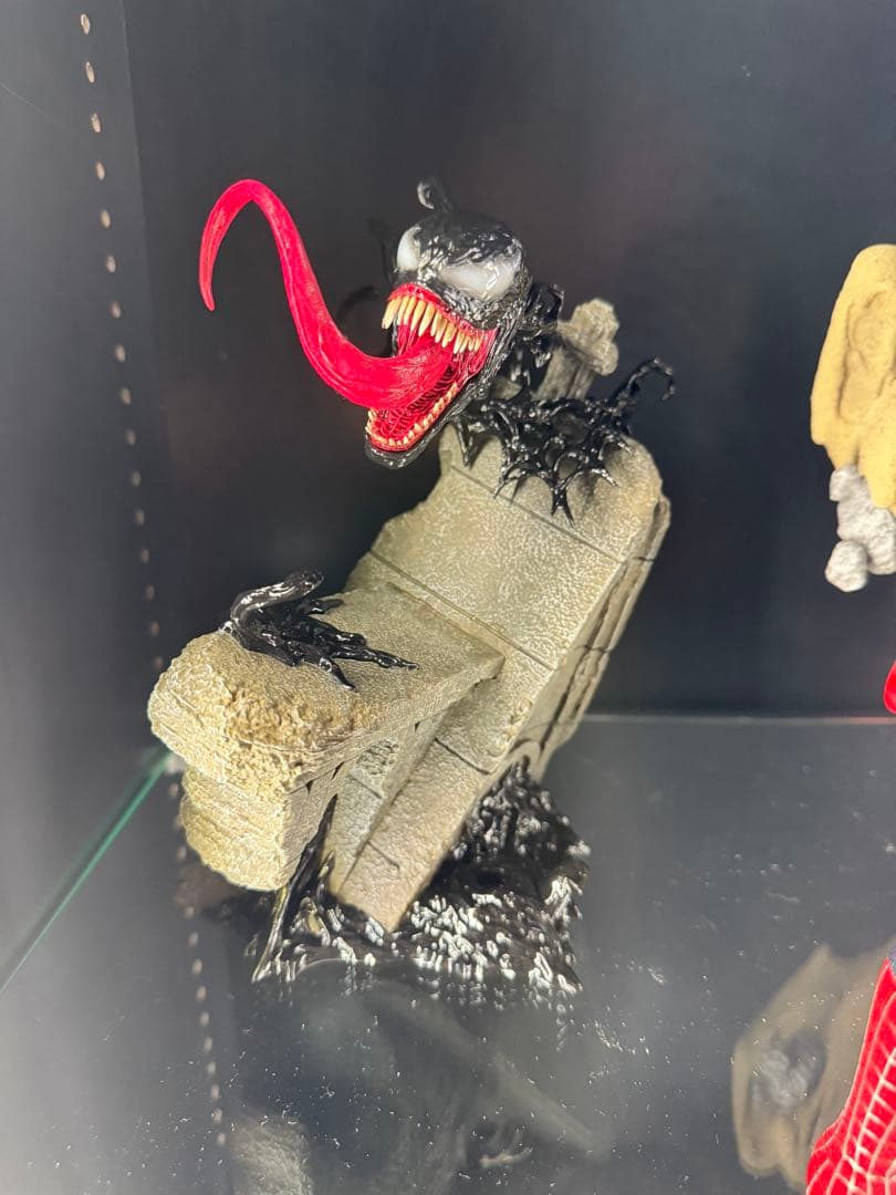 あ、ホットトイズスパイダーマン 台座、ヴェノム顔シンビオート Marvel's Spider-Man 2』にてシンビオートに侵食された、漆黒の