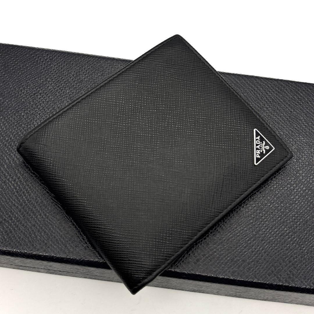 極美品◇PRADA 二つ折り財布 サフィアーノ 三角プレート 黒 - メルカリ