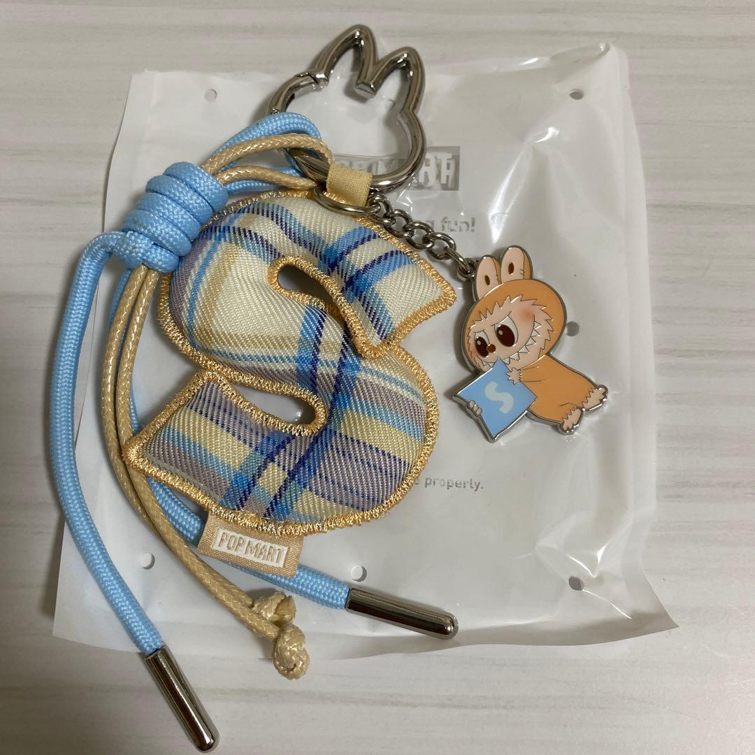 ラブブ PIN FOR LOVE イニシャル キーリング【S】