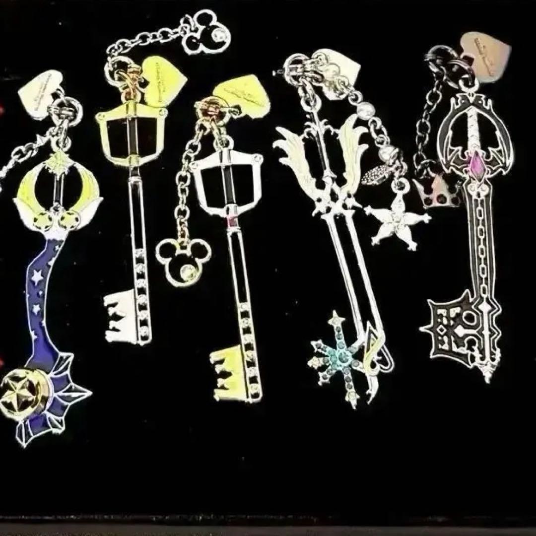 キングダムハーツ　サマンサタバサ　キーブレードチャーム5種&専用ケース　KH