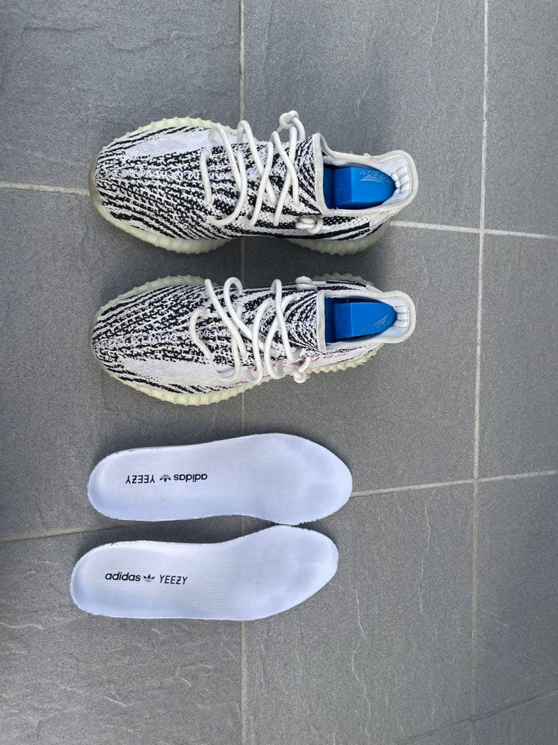 adidas YEEZY Boost 350 V2 イージーブースト　ゼブラ