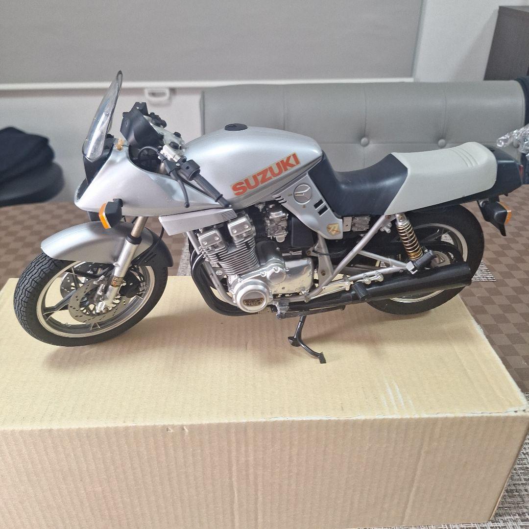 SUZUKI シルバーバイクモデル、刀6,1タミヤ製