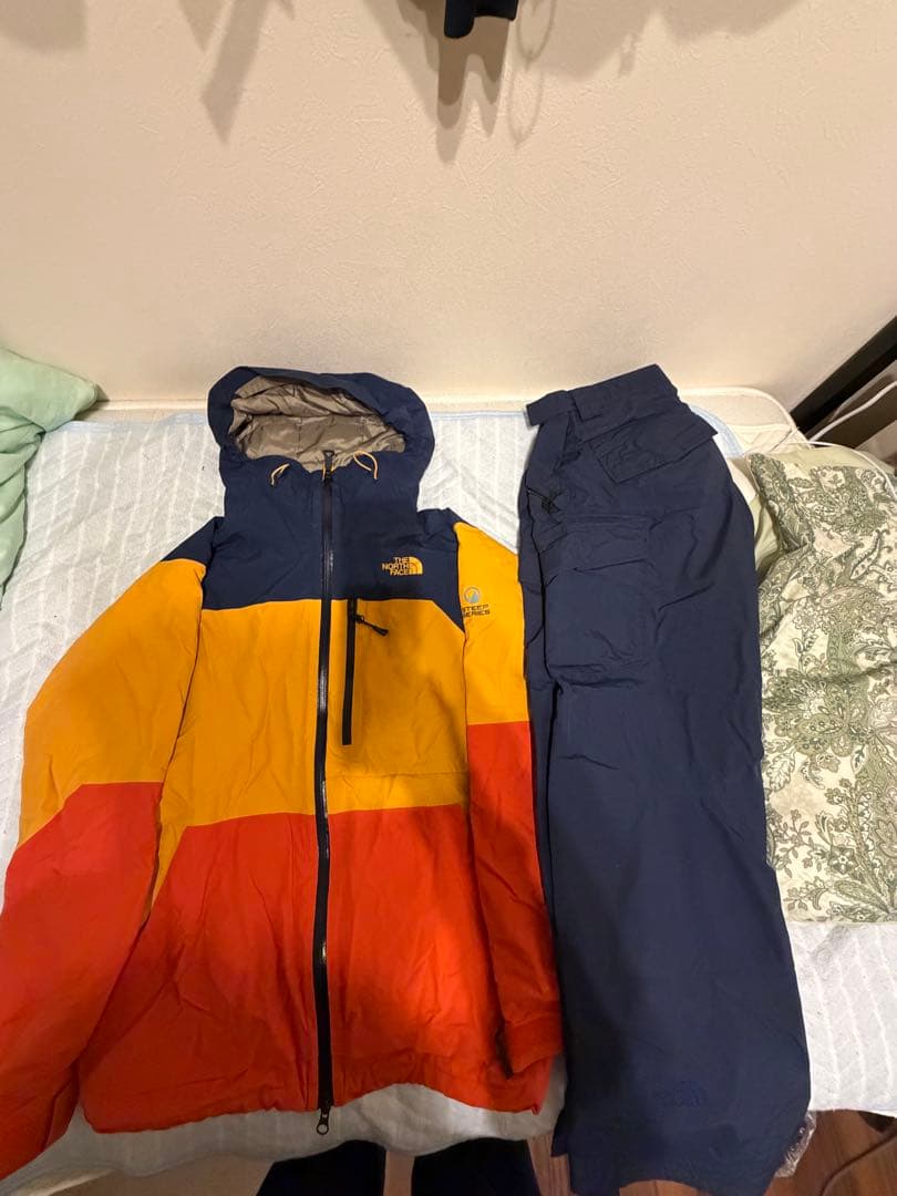 12月2000円値下The North Face スノーボードウェア上下