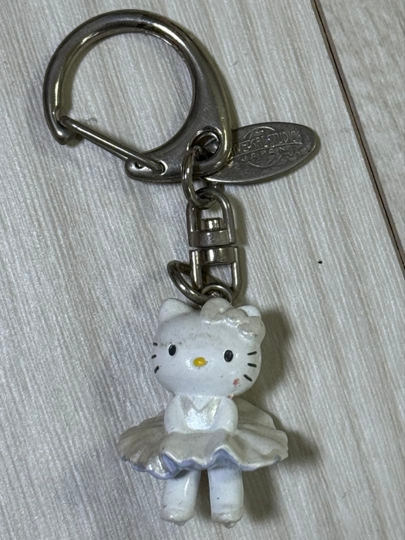 レア USJ限定 キティちゃんマリリンモンロー風 キーホルダー - メルカリ