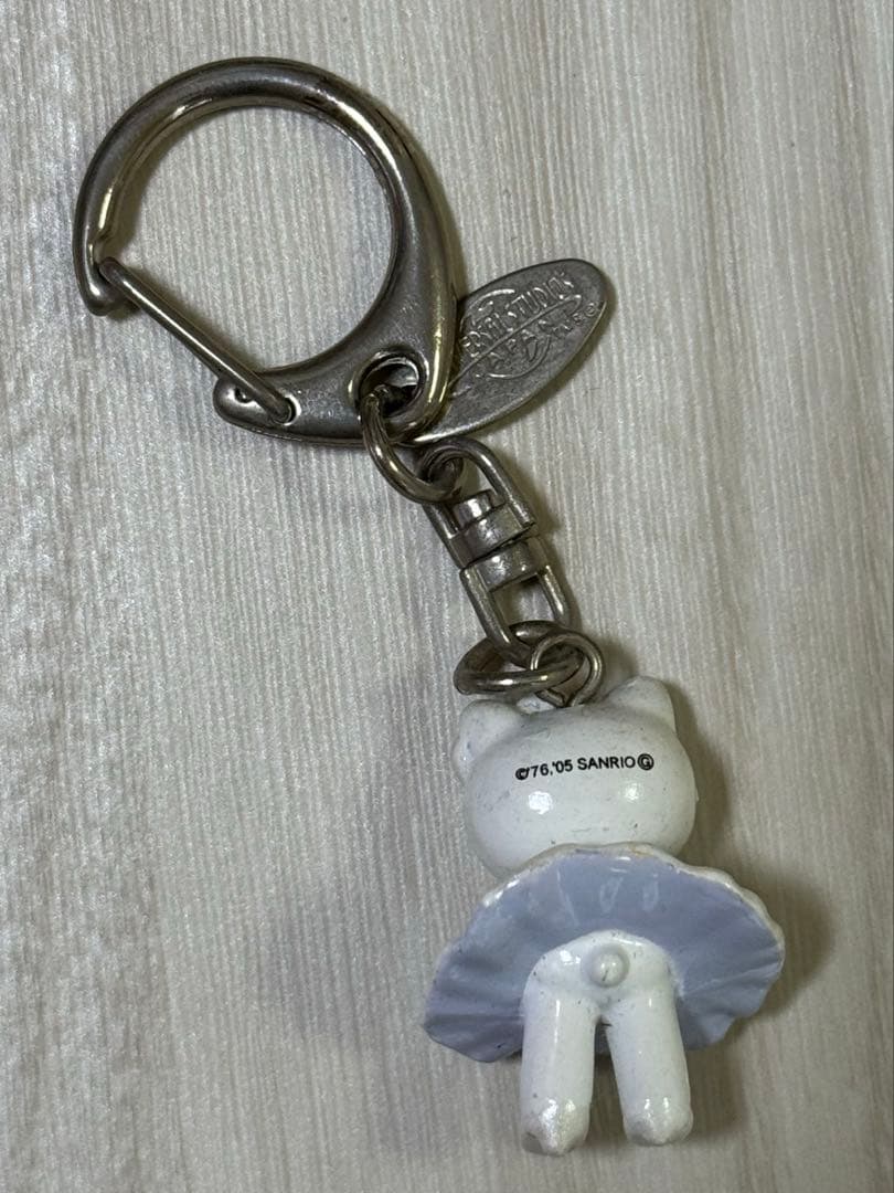 レア USJ限定 キティちゃんマリリンモンロー風 キーホルダー - メルカリ