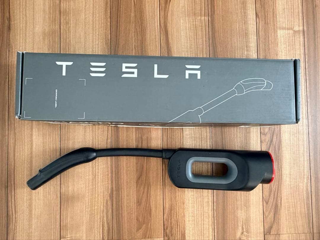 テスラ CHAdeMO 日本製充電アダプター 【純正】 公共の充電設備 | テスラ サポート ジャパン