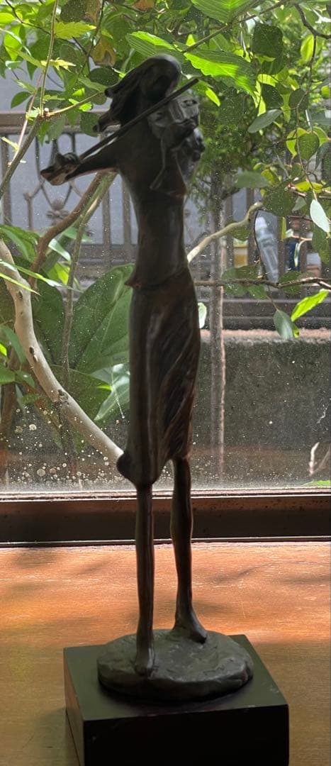 大幅値下げします！バイオリンを演奏する女性のブロンズ像 高さ約30センチ