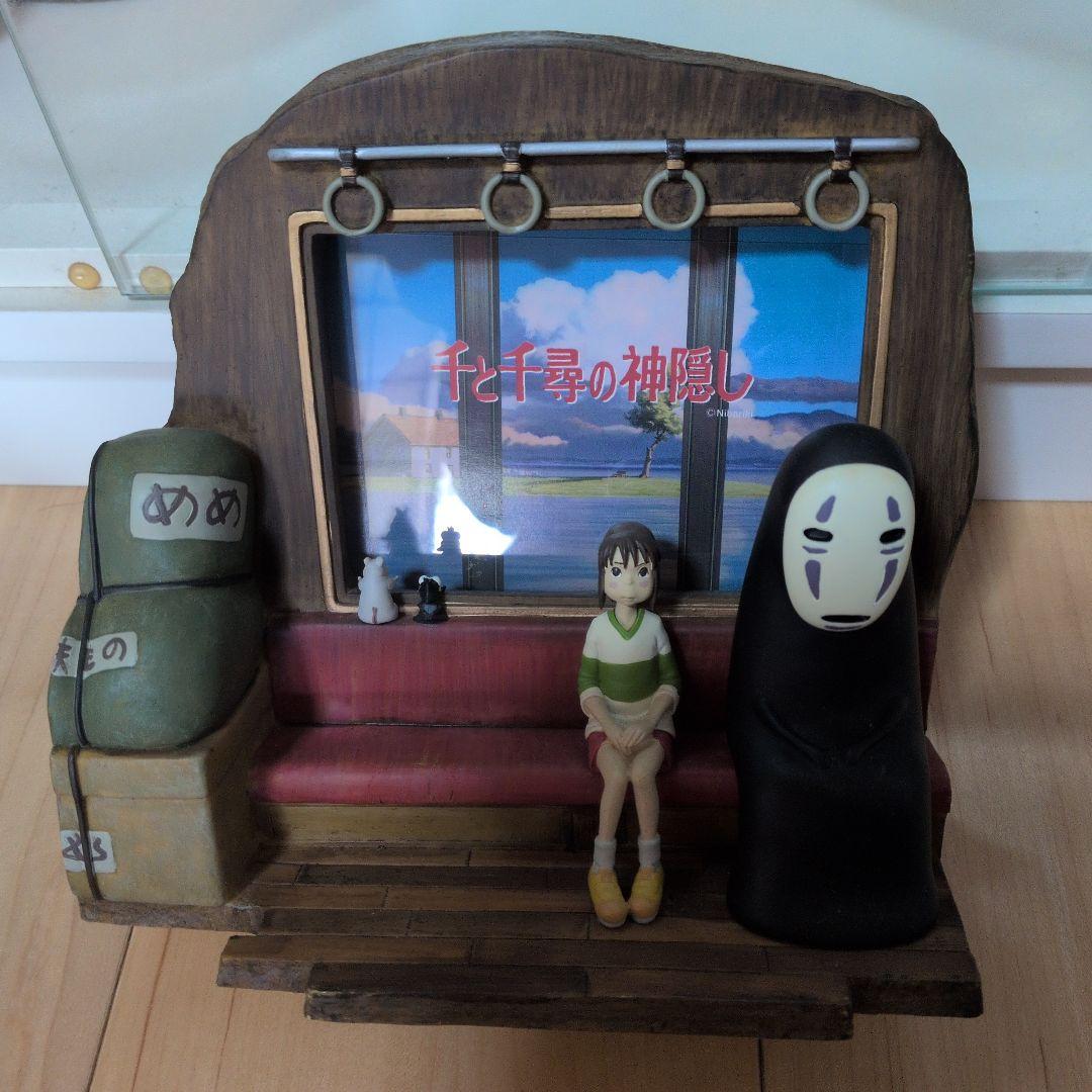 千と千尋の神隠し 置物。