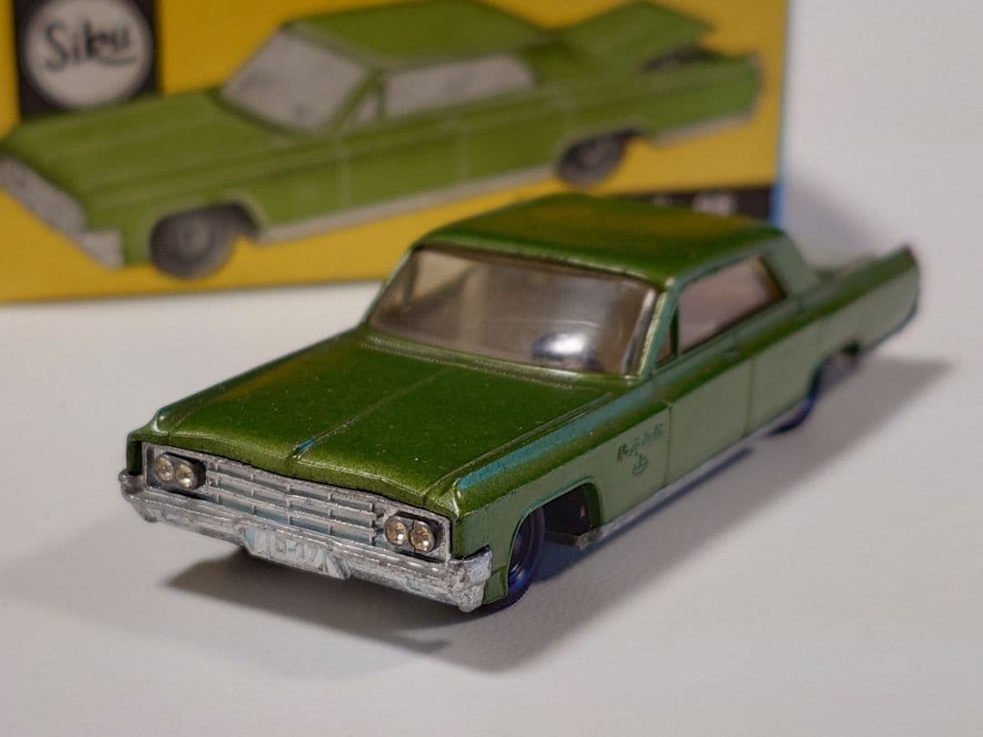 ミニカー Siku V245 OLDSMOBILE 98 Holiday-Sports