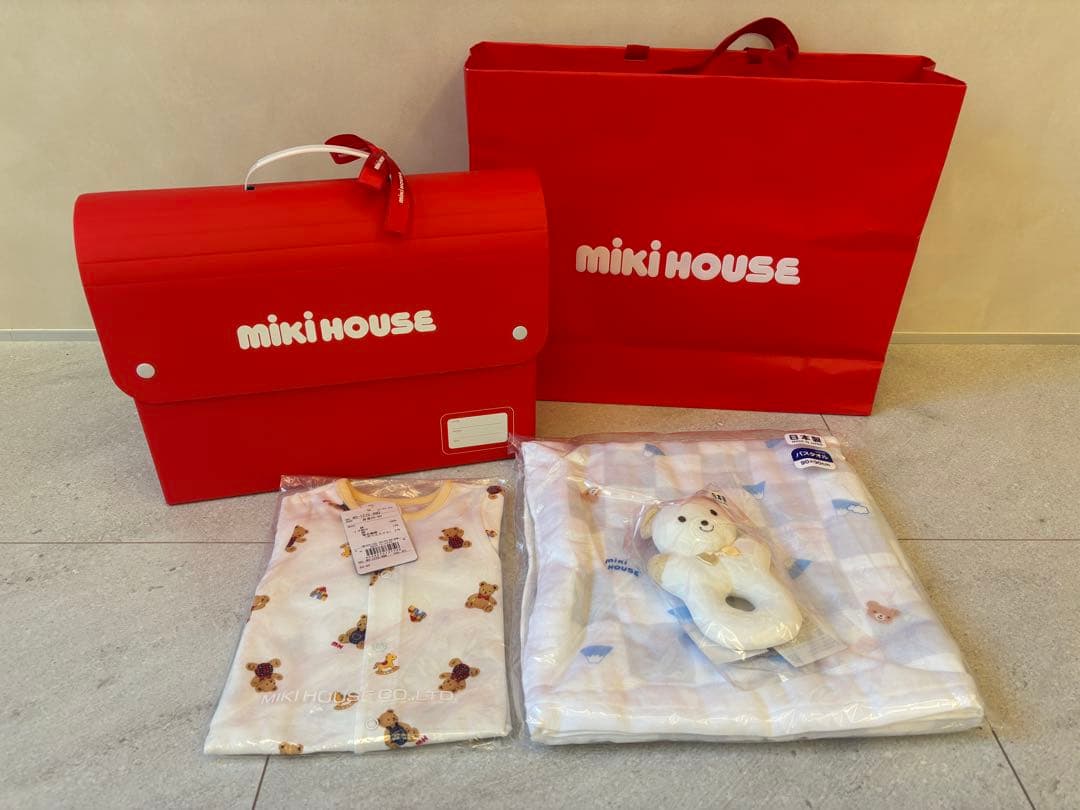 【未開封新品未使用】ミキハウス　ロンパース&バスタオル&ラトル　ギフトセット HOT BISCUITS ミキハウス 出産祝い 内祝い ガーゼバスタオル＆ラトル