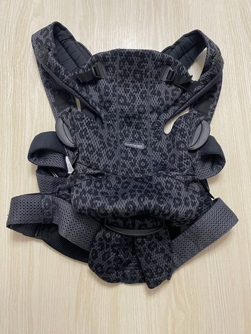 BABY BJORN ベビーキャリアMOVE エアリーメッシュ　ヒョウ柄