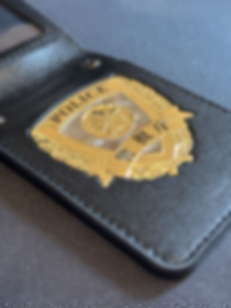 即発送　コスプレ・ドラマ・映画撮影用警察手帳