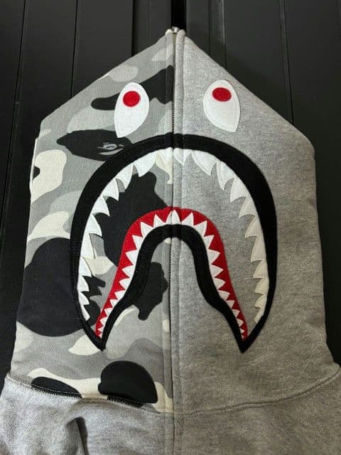 アベイシングエイプ シャークパーカー 灰カモ