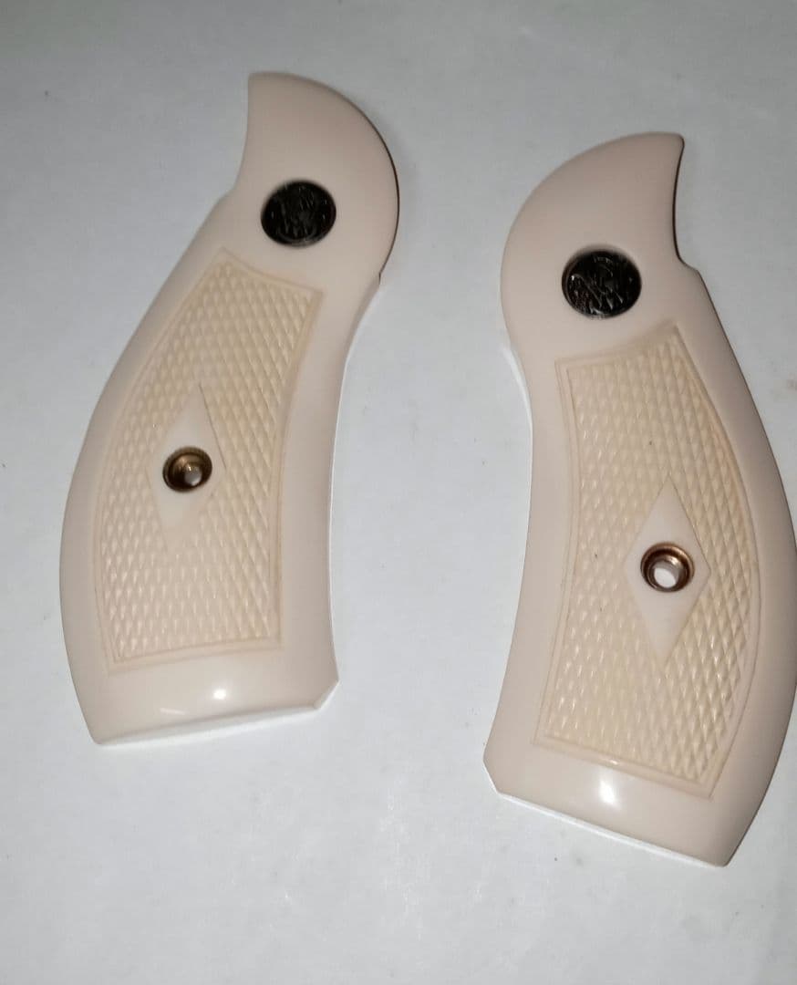 アルタモント　リボルバー　グリップ