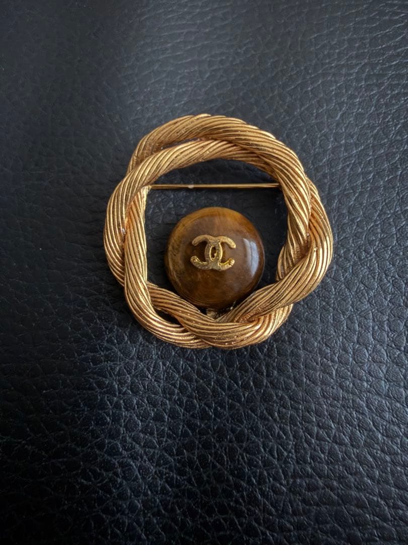 CHANEL ツイストデザイン ブローチ CHANEL】シャネル CC パフューム ブローチ (CHANEL/ブローチ