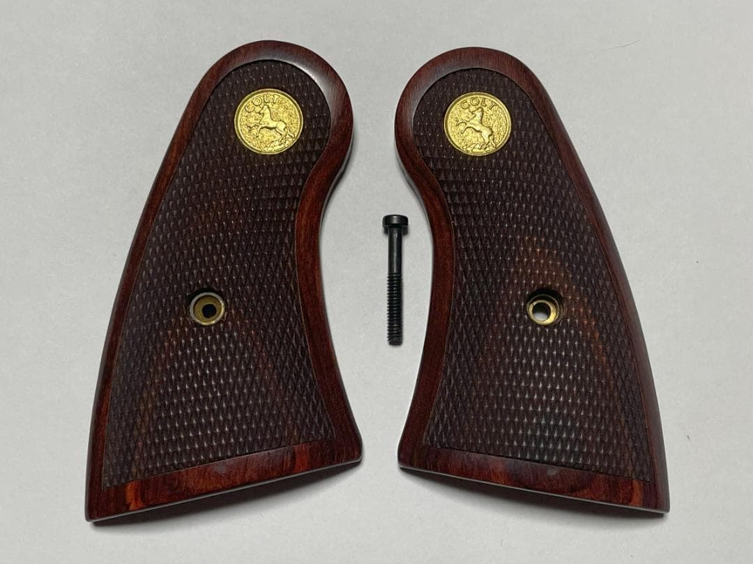 アルタモント コルトパイソン チェッカー木製グリップ