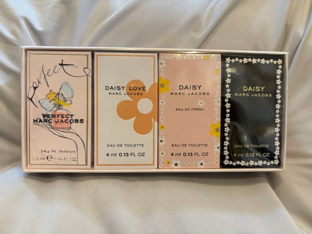 ♦︎MARC JACOBS 香水 ミニセット4点 デイジー 未開封