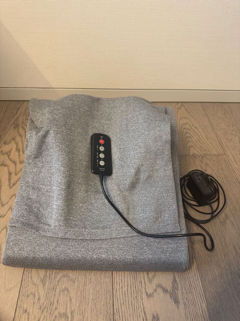 ディノス　モームピロー　リモコン付きマッサージクッション グレー